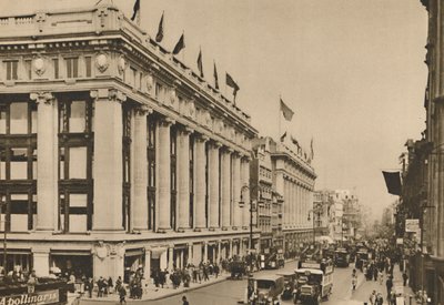 Selfridges og den sidste af de gamle Oxford Street-butikker, som bygningen opslugte, c1935. af Unbekannt