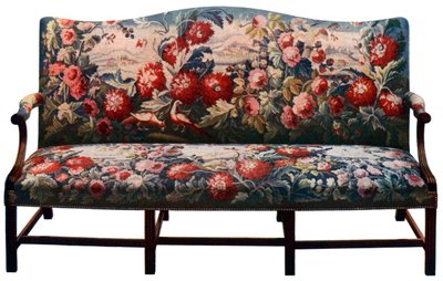 Sofa, tilhørende en suite af Chippendale-møbler dækket af et gobelin fra det 18. århundrede, c1920 af Unbekannt