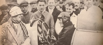Viser køremekanismen til interesserede tilskuere, c1927, 1935 af Unbekannt