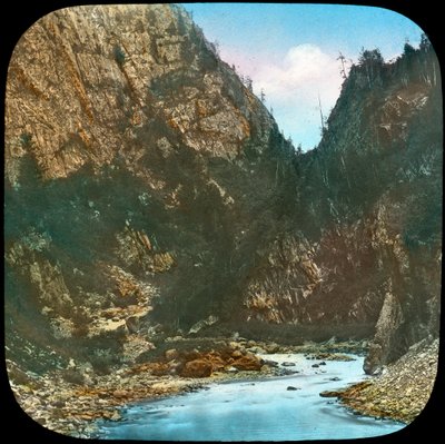 Sindh-floden, der passerer klipperne under Sonamarg, Kashmir, Indien, slutningen af det 19. eller begyndelsen af det 20. århundrede af Unbekannt