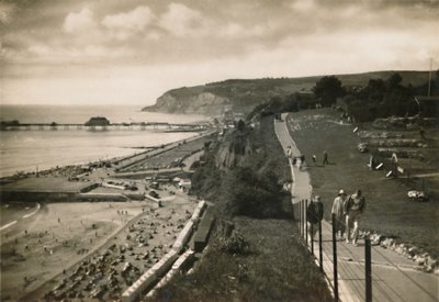 Small Hope Bay og Shanklin Pier, I.W., fra Cliff Walk, c1920. af Unbekannt