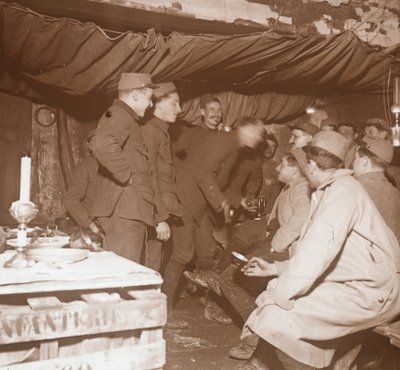 Soldater i et krisecenter, Genicourt, Nordfrankrig, c1914-c1918 af Unbekannt