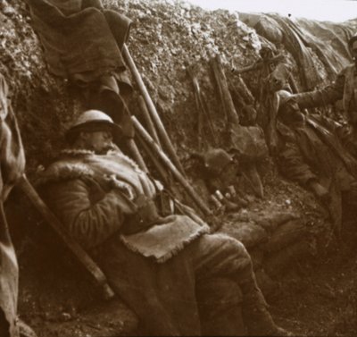 Soldater hviler i skyttegrave, c1914-c1918 af Unbekannt