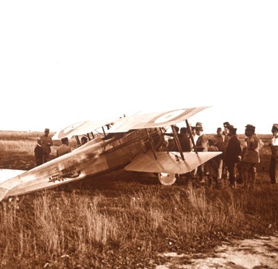 Soldater omkring biplan, Somme, Nordfrankrig, c1914-c1918 af Unbekannt