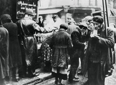 Suppekøkken for trængende, les Halles, tysk-besatte Paris, februar 1941 af Unbekannt
