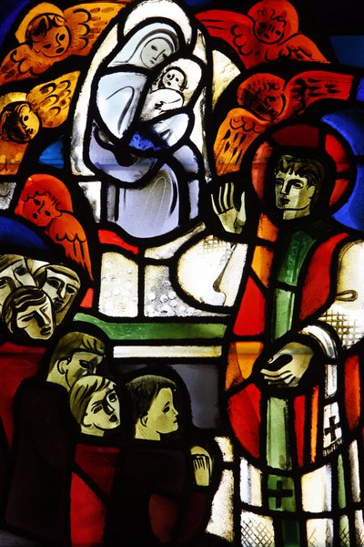 Farvede glas forestillende Don Bosco i Notre-Dame-de-la-Trinite-kirken, Blois, Frankrig af Unbekannt