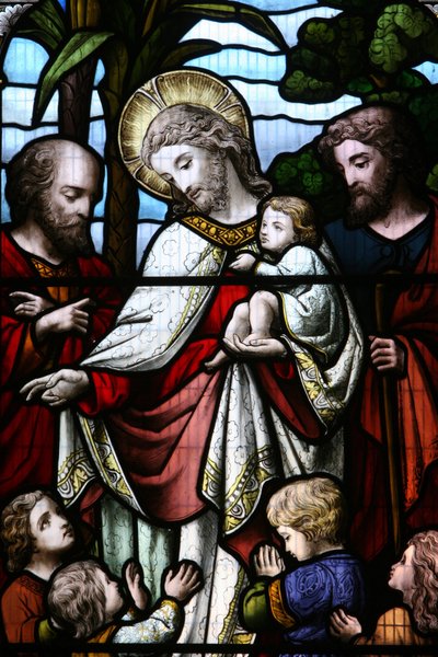 Glasmaleri, der forestiller Jesus, der byder børn velkommen, Billingshurst, Grande Bretagne af Unbekannt