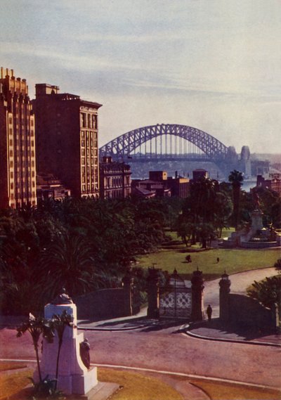 Sydney Harbour Bridge fra byen, c1948. af Unbekannt