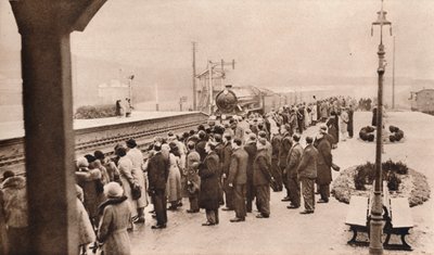 Sympatisk interesse for Royal Funeral Train på Welwyn Station, 1936 af Unbekannt