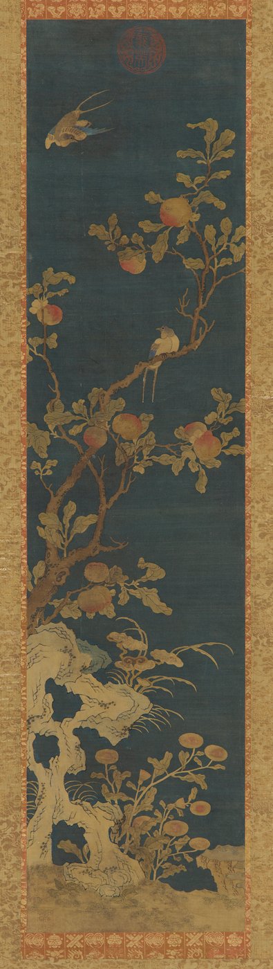 Gobelin: fugle, ferskentræ, sten og blomster på en blå grund, Qing-dynastiet, 1644-1911. af Unbekannt