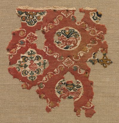 Gobelin med gitter af dyr i medaljoner, 600-700-tallet. af Unbekannt