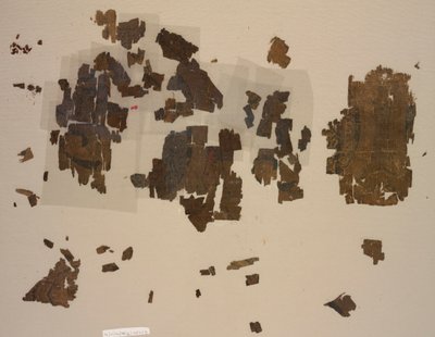 Taqueté-fragmenter med vingede løver i rundeller, 899-1160. af Unbekannt