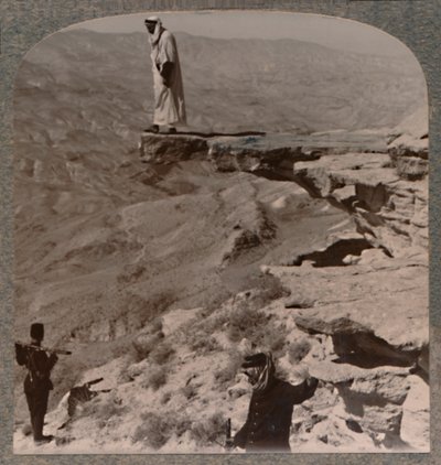 Arno. Dragoman stående på klippen, c1900 af Unbekannt