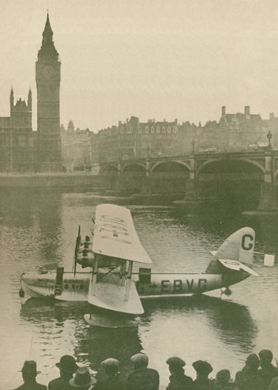 Calcutta flyvebåd fortøjet i Themsen over for Houses of Parliament, 1927 af Unbekannt