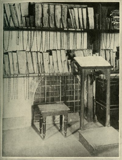 The Chained Library of the Minister Church at Wimborne, i Dorset, c1948. af Unbekannt