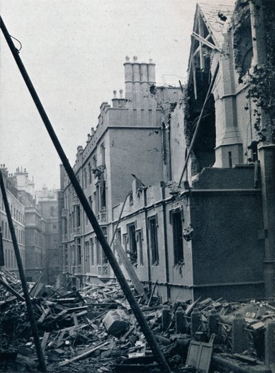 East End af Middle Temple Hall, 1941. af Unbekannt