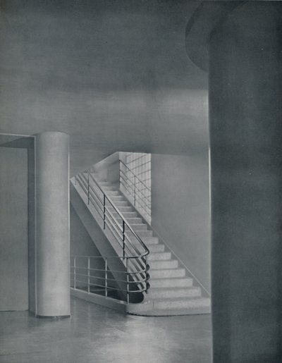 Entreen og trappen, 1942 af Unbekannt