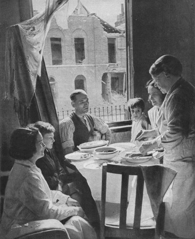 Familien skal spise, c1940 1942 af Unbekannt