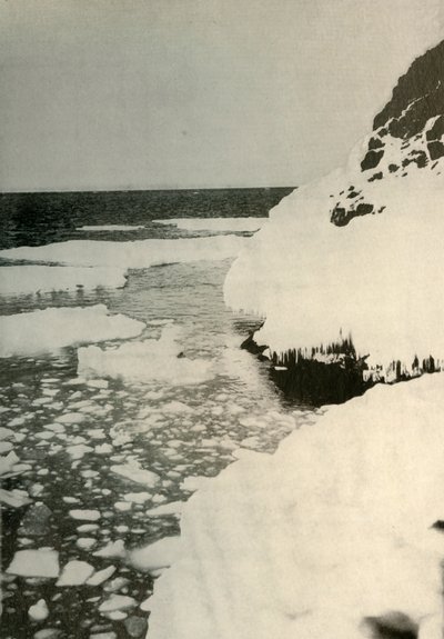 Det første landingssted, der viser bugtens is, der bryder ud og driver væk nordpå, 1908, 1909 af Unbekannt