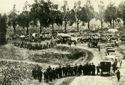 Tyskerne arresterer civile i Visé i Belgien, august 1914, c1920. af Unbekannt