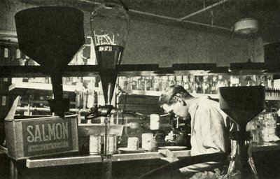 Den store lakseindustri, c1948. af Unbekannt