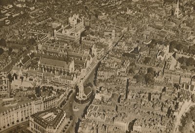 The Lair of the Law as Few Londoners Ever See It: The Temple and the Courts of Justice, c1935. af Unbekannt