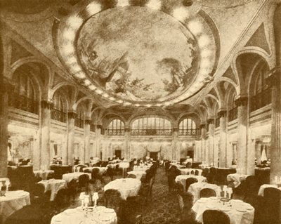 Den overdådigt udsmykkede hovedspisestue i Leviathan., c1930. af Unbekannt