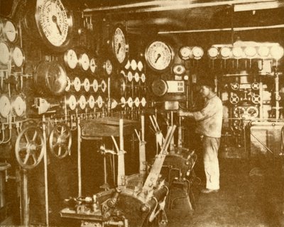 Aquitanias hovedmotorkontrolplatform, c1930. af Unbekannt