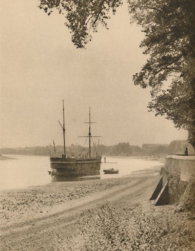The Old Stork at Her Moorings Off Chiswick Mall, c1935. af Unbekannt
