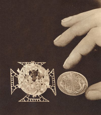 Queens Coat of Arms, 1937 af Unbekannt