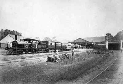 Det kongelige tog forlader Kandy station, Sri Lanka, c1910