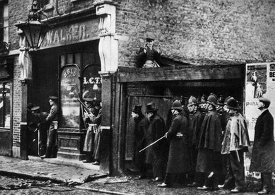 Sidney Street-belejringen, Whitechapel, London, 1911, 1935 af Unbekannt