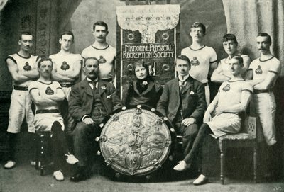 Holdet af Aberdeen Gymnasts, vindere af N.P.R.S. Challenge Shield, 1902. af Unbekannt