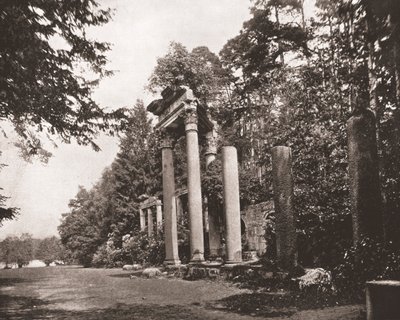 Augustus-templet ved Virginia Water, Surrey, 1894. af Unbekannt