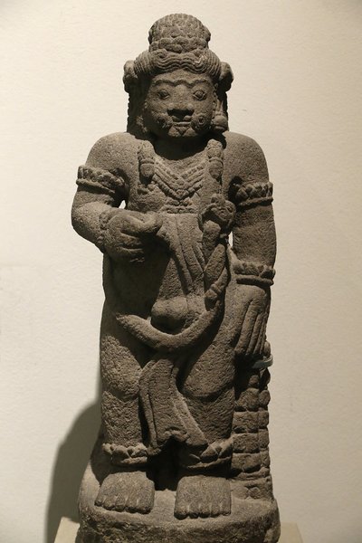 Victoria and Albert Museum. Guardian-figur fra et episk drama. Vulkansten. Indonesien (Øst-java). 1400-1500. Majapahit periode. Det Forenede Kongerige af Unbekannt