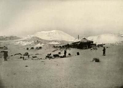 Vinterkvarteret. Med Mount Erebus i baggrunden, c1908, 1909 af Unbekannt
