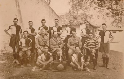 Young Soldiers Football Team fra den første bataljon, Queens Own Royal West Kent Regiment. P af Unbekannt