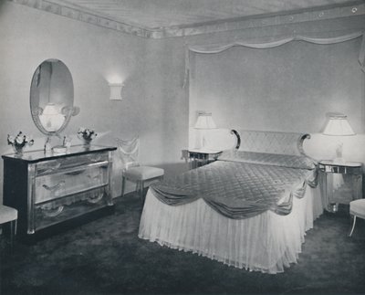 Plexiglasets livlige kvaliteter bruges med fordel i dette soveværelse, 1942. af Unbekannt