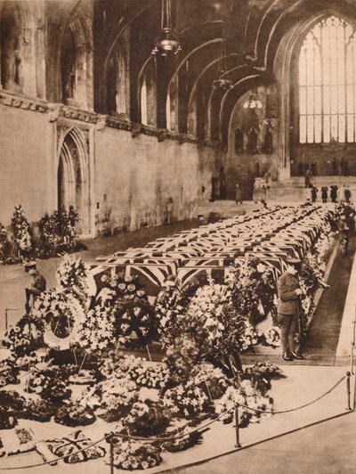 Ofrene for R101 luftskibskatastrofen liggende i staten i Westminster Hall, London, 1930 1935 af Unbekannt