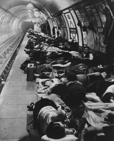 De, der gik på krisecenter, begyndte en ny slags natteliv, 11. november, 1940, 1942 af Unbekannt