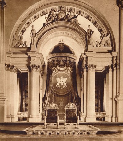 Troner i balsalen i Buckingham Palace, 1935 af Unbekannt