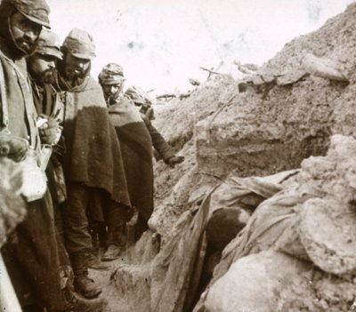 Skyttegrave i frontlinjen, Tahure, Nordfrankrig, c1914-c1918 af Unbekannt