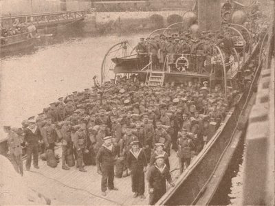 Tropper om bord på en kanaltransport, c1915 1928 af Unbekannt