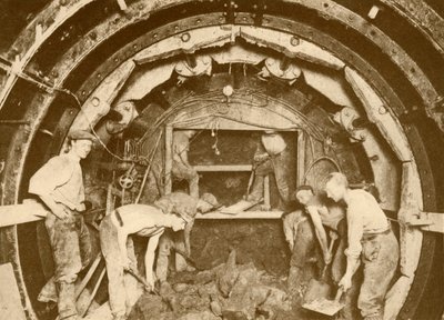 Tube Tunnel Excavation ved hjælp af Greathead Boring Shield, c1930. af Unbekannt