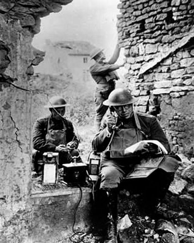 United States Army Signal Corps ved hjælp af erobret tysk telefonudstyr, 1. Verdenskrig af Unbekannt