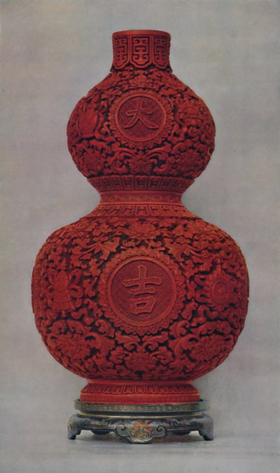 Vase af udskåret rød lak på olivengrøn bund med stativ af flad lak, 1928 af Unbekannt