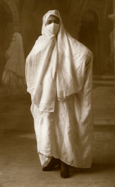 Tilsløret kvinde, Algier, Algeriet, 1943 af Unbekannt