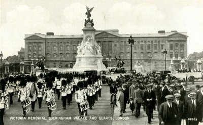 Victoria Memorial, Buckingham Palace and Guards, London, 1930
