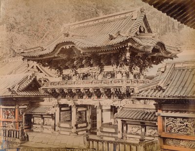 Udsigt over Yomeimon-porten - Shinto-templet Nikko, c1890-1900 af Unbekannt