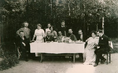 Besøgende med den russiske forfatter Alexander Kuprin og hans familie, Gatchina, Rusland, begyndelsen af det 20. århundrede af Unbekannt